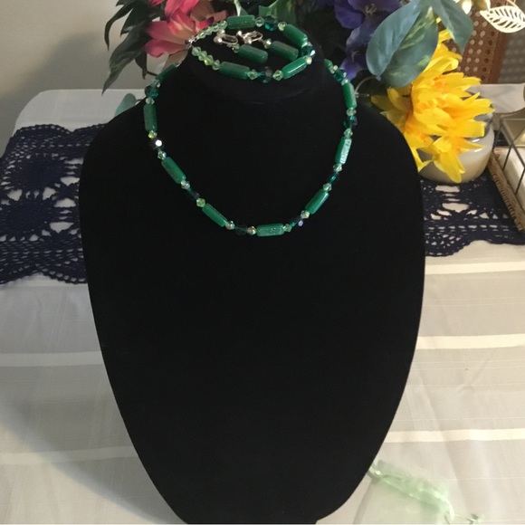 HP-HANDMADE THREE PIECE SETCRYSTAL&GLASS NECKLACE, BRACELET&CLIP DANGLE EARRINGS - Picture 3 of 8